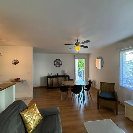 T2 Avec Balcon Et Garage Privatif, Centre-ville - - Fr-1-197-601 *