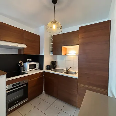 T2 Avec Balcon Et Garage Privatif, Centre-ville - - Fr-1-197-601