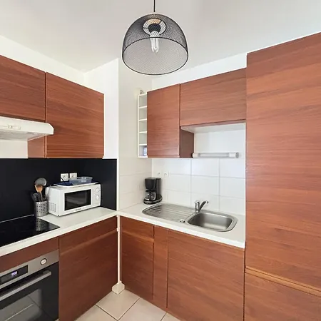 T2 Avec Balcon Et Garage Privatif, Centre-ville - - Fr-1-197-601 *