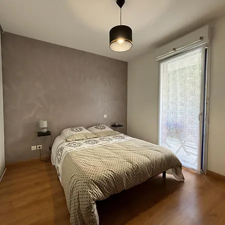 Appartement T2 Avec Balcon Et Garage Privatif, Centre-ville - - Fr-1-197-601