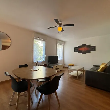 T2 Avec Balcon Et Garage Privatif, Centre-ville - - Fr-1-197-601 *
